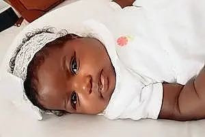 Prénom bébé Médina