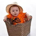 Baby & Toddler Clothing, Sun Hat, Baby, Chapi Chapo, Basket, Bambin, Costume Hat, Happy, Pattern, Storage Basket, Comfort, Cap, Wicker, Fashion Accessory, Assis, Baby Products, Enfant, Laundry Basket, Portrait Photography, Home Accessories, Personne, Surprise