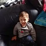Sourire, Photograph, Comfort, Black, Sleeve, Lap, People, Fun, Bambin, Assis, T-shirt, Happy, Bean Bag Chair, Baby & Toddler Clothing, Enfant, Leisure, Living Room, Play, Personne, Joy