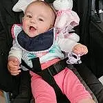 Joue, Sourire, Jambe, Comfort, Sleeve, Baby & Toddler Clothing, Rose, Finger, Baby, Thigh, Seat Belt, Lap, Bambin, Car Seat, Baby Carriage, Happy, Enfant, Baby Products, Human Leg, Assis, Personne