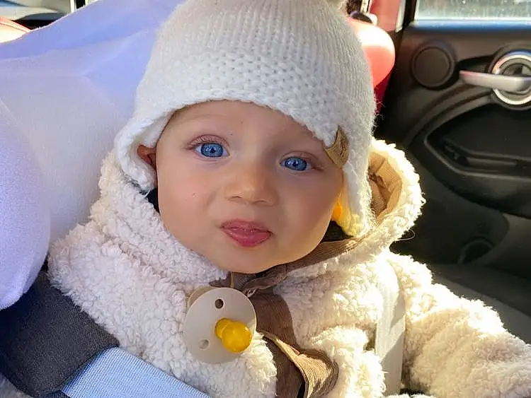 Joue, Peau, Yeux, Cap, Baby, Jacket, Headgear, Bambin, Comfort, Knit Cap, Arbre, Baby & Toddler Clothing, Car Seat, Enfant, Poil, Wool, Fashion Accessory, Woolen, Baby Products, Hiver, Personne, Headwear