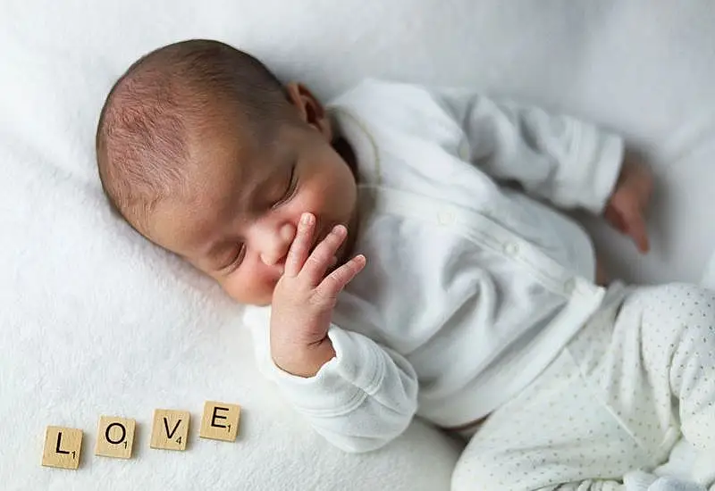 Nez, Joue, Peau, Comfort, Baby & Toddler Clothing, Gesture, Baby, Bambin, Enfant, Linens, Bedtime, Baby Sleeping, Happy, Thumb, Poil, Portrait Photography, Sieste, Sleep, Baby Products, Personne