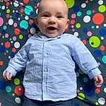 Head, Photograph, Blanc, Sourire, Green, Textile, Sleeve, Debout, Happy, Fun, Rose, Baby & Toddler Clothing, Bambin, Ball Pit, T-shirt, Enfant, Pattern, People, Party Supply, Personne