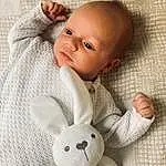 Visage, Nez, Joue, Peau, Head, Lip, Hand, Yeux, Blanc, Comfort, Textile, Baby & Toddler Clothing, Gesture, Baby Sleeping, Finger, Baby, Jouets, Bambin, Happy, Personne