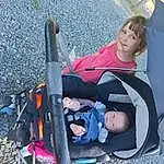 Comfort, Baby Carriage, Bambin, Voyages, Wheel, Lap, Baby Products, Leisure, Tire, Electric Blue, Recreation, Auto Part, Baby, Assis, Fun, Enfant, Fashion Accessory, Asphalt, Vacation, Personne, Joy