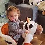 Peau, Blanc, Jambe, Jouets, Comfort, Human Body, Happy, Baby & Toddler Clothing, Chair, Bambin, Lap, Stuffed Toy, Fun, Peluches, Assis, Enfant, Carmine, Personne