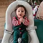 Head, Blanc, Comfort, Couch, Human Body, Lap, Baby, Baby & Toddler Clothing, Arbre, Thigh, Bambin, Enfant, Happy, Holiday, Event, Assis, Human Leg, Noël, Knee, Santa Claus, Personne, Surprise