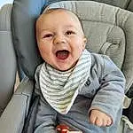 Peau, Sourire, VÃªtements dâ€™extÃ©rieur, Photograph, Yeux, Facial Expression, Mouth, Comfort, Blanc, Bleu, Textile, Sleeve, Baby In Car Seat, Gesture, Baby & Toddler Clothing, Baby, Baby Carriage, Happy, Personne