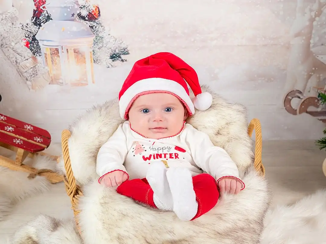 Blanc, Sleeve, Baby & Toddler Clothing, Santa Claus, Baby, Flowerpot, Comfort, Headgear, Red, Happy, Cap, Costume Hat, Sourire, Bambin, Christmas Decoration, Plante, Holiday, Chapi Chapo, Christmas Ornament, Event, Personne, Headwear