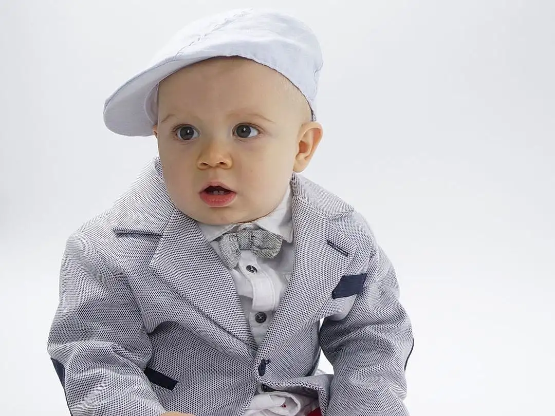 Head, Dress Shirt, Sleeve, Baby & Toddler Clothing, Collar, Flash Photography, Baby, Cap, Bambin, Blazer, Electric Blue, Fashion Accessory, Pattern, Assis, Comfort, Enfant, Portrait Photography, Portrait, Happy, Child Model, Personne, Headwear