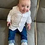 Peau, Head, Jambe, Comfort, Mouth, Human Body, Sleeve, Gesture, Baby & Toddler Clothing, Couch, Baby, Bambin, Knee, Elbow, Sock, Enfant, Linens, Thigh, Human Leg, Foot, Personne, Joy