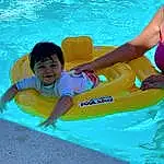 Eau, Swimming Pool, Azure, Outdoor Recreation, Boats And Boating--equipment And Supplies, Aqua, Leisure, Recreation, Fun, Personal Protective Equipment, Sports, Electric Blue, Bambin, Enfant, Leisure Centre, Sourire, Games, Inflatable, Play, Swimmer, Personne, Joy