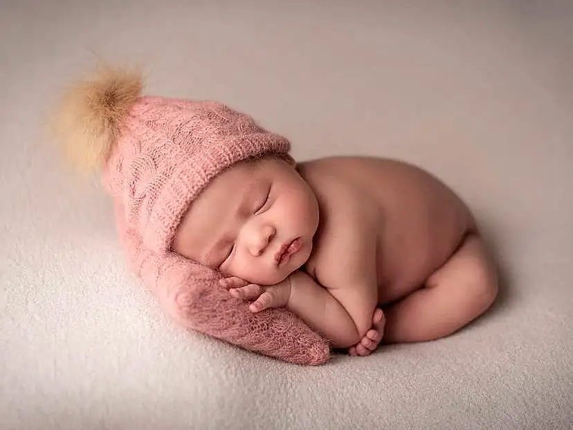 Visage, Joue, Bras, Baby Sleeping, Comfort, Human Body, Baby & Toddler Clothing, Baby, Bambin, Cap, Linens, Bois, Art, Knit Cap, Bedtime, Baby Products, Wool, Fashion Accessory, Portrait Photography, Sieste, Personne, Headwear