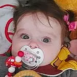 Visage, Nez, Joue, Peau, Head, Lip, Chin, Coiffure, Mouth, Photograph, Yeux, Facial Expression, Blanc, Baby, Textile, Baby & Toddler Clothing, Iris, Personne