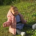 Plante, People In Nature, Happy, Gesture, Sunlight, Finger, Baby, Bambin, Herbe, Arbre, People, Meadow, Groundcover, Grassland, Bois, Baby & Toddler Clothing, Enfant, Sourire, Personne, Joy