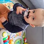Nez, Joue, Peau, Facial Expression, Mouth, Textile, Happy, Fun, Finger, Baby, People, Bambin, Enfant, Easter, Baby & Toddler Clothing, Easter Egg, Baby Products, Nail, Personne