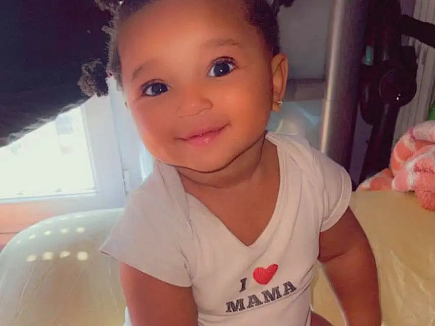 Joue, Sourire, Peau, Head, Lip, Chin, Bras, Eyebrow, Yeux, Jambe, Neck, Sleeve, Happy, Iris, Baby & Toddler Clothing, Thigh, Finger, Rose, Bambin, Thumb, Personne, Joy