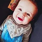 Nez, Joue, Peau, Sourire, Lip, Chin, VÃªtements dâ€™extÃ©rieur, Eyebrow, Yeux, Facial Expression, Mouth, Tooth, Flash Photography, Neck, Sleeve, Happy, Iris, Baby & Toddler Clothing, Baby, Cool, Personne