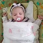 Joue, Lip, Yeux, Baby & Toddler Clothing, Textile, Sleeve, Comfort, Baby, Baby Sleeping, Rose, Bambin, Linens, Eyelash, Enfant, Baby Products, Pattern, Baby Safety, Fashion Accessory, Bedding, Portrait Photography, Personne