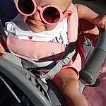 Eyewear, Sunglasses, Cool, Enfant, Car Seat, Bambin, Lunettes, Jambe, Personal Protective Equipment, Vision Care, Auto Part, Baby, Baby Carriage