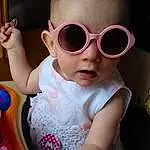 Eyewear, Sunglasses, Enfant, Cool, Lunettes, Bambin, Peau, Rose, Baby, Vision Care, Lip, Beauty, Nez, Personal Protective Equipment, Goggles, Joue, Fun, Vacation, Sourire, Daughter, Personne