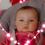 Lip, Yeux, Light, Lighting, Happy, Rose, Baby, Red, Baby & Toddler Clothing, Bambin, Fun, Magenta, Baby Carriage, Event, Baby Products, Fashion Accessory, Holiday, Noël, Carmine, Enfant, Personne