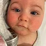 Forehead, Nez, Hair, Joue, Peau, Head, Lip, Chin, Coiffure, Eyebrow, Yeux, Eyelash, Mouth, Human Body, Iris, Oreille, Sourire, Baby, Happy, Baby & Toddler Clothing, Personne
