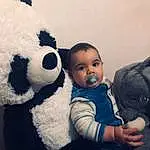 Nez, Head, Yeux, Facial Expression, Panda, Textile, Flash Photography, Happy, Gesture, Style, Interaction, Baby, Cool, Jouets, Fun, Bambin, Friendship, Museau, Personne