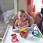 Meubles, Table, Baby, Chair, Bambin, Fun, Enfant, Leisure, Baby & Toddler Clothing, Bois, Comfort, Assis, Room, Play, Baby Playing With Toys, Vacation, Baby Toys, Curtain, Personne