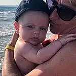 Enfant, Vacation, Summer, Eyewear, Barechested, Interaction, Plage, Muscle, Fun, Mother, Sunglasses, Father, Love, Sourire, Baby, Personne