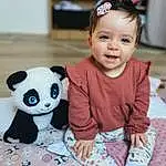 Peau, Head, Sourire, Photograph, Facial Expression, Blanc, Textile, Baby & Toddler Clothing, Sleeve, Happy, Panda, Jouets, Rose, Baby, Bambin, Beauty, Pattern, Enfant, Personne