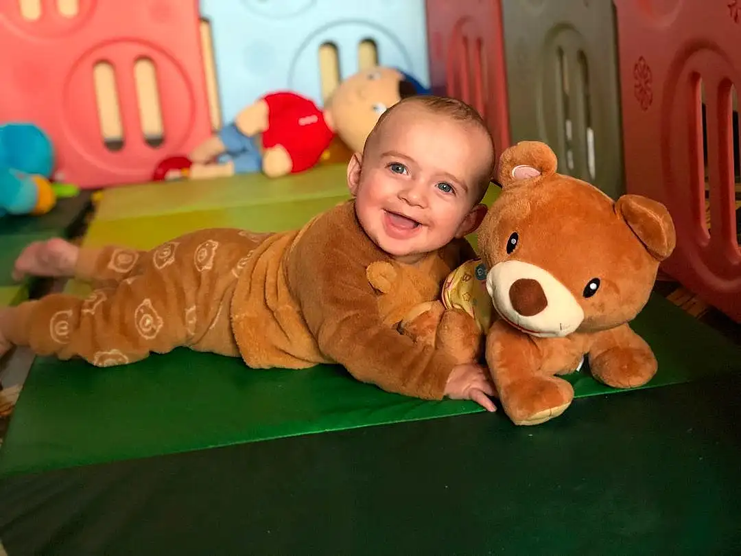 Sourire, Facial Expression, Orange, Jouets, Bois, Happy, Baby, Bambin, Fun, Leisure, Baby Playing With Toys, Museau, Teddy Bear, Event, Enfant, Baby Toys, Play, Room, Personne, Joy