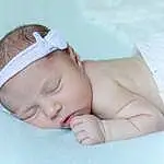 Enfant, Baby, Peau, Hair Accessory, Sleep, Headband, Headgear, Baby Sleeping, Bedtime, Fashion Accessory, Hand, Headpiece, Bambin, Photography, Sieste, Personne