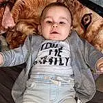 Nez, Visage, Joue, Peau, Head, Yeux, Facial Expression, Flash Photography, Textile, Sleeve, Bois, Gesture, Happy, Baby, Cool, Bambin, Baby & Toddler Clothing, Fun, Enfant, Personne