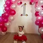 Photograph, Blanc, Decoration, Balloon, Dress, Happy, Rose, Interior Design, Jouets, Magenta, Party Supply, Fun, Bambin, Beauty, Event, Enfant, Arch, Personne
