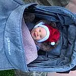Joue, VÃªtements dâ€™extÃ©rieur, Comfort, Baby, Textile, Sleeve, Baby & Toddler Clothing, Headgear, Bambin, Sourire, Jacket, Enfant, Herbe, Baby Carriage, Electric Blue, Baby Products, Hiver, Assis, Hood, Personne, Headwear