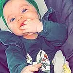 Nez, Joue, Peau, Hand, VÃªtements dâ€™extÃ©rieur, Yeux, Mouth, Comfort, Green, Baby & Toddler Clothing, Sleeve, Finger, Baby, Cool, Bambin, People, Thumb, Enfant, Personne
