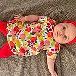 Joint, Jambe, Baby & Toddler Clothing, Textile, Sleeve, Rose, Happy, Comfort, Red, Thigh, Bambin, Pattern, Enfant, Knee, Linens, Human Leg, Baby, Sock, Personne, Headwear