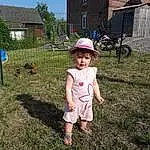 Enfant, Herbe, Yard, Spring, Soil, Summer, Garden, Fun, Bambin, Arbre, Plante, Home, Vacation, House, Farm, Pelouse, Backyard, Play, Personne