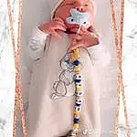 Textile, Sleeve, Blazer, Fashion Design, Stuffed Toy, Jewellery, Twig, Doll, Formal Wear, Pattern, Peach, Fashion Accessory, Poil, Chest, Necklace, Jouets, DÃ©guisements, Enfant, Linens, Button