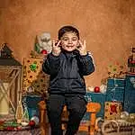 Bois, Flash Photography, Happy, Bambin, Hardwood, Arbre, Fun, Baby, Enfant, Event, Leisure, Assis, Room, Wood Flooring, Play, Holiday, Poil, Hiver, Portrait Photography, Personne, Joy