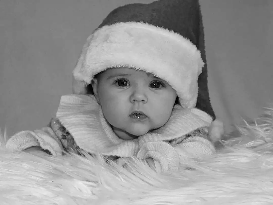 Visage, Joue, Eyebrow, Yeux, Cap, Comfort, Textile, Baby Sleeping, Baby, Sleeve, Fur Clothing, Flash Photography, Bambin, Happy, Baby & Toddler Clothing, Linens, Knit Cap, Freezing, Wool, Poil, Personne, Headwear