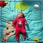 Photograph, Green, Comfort, Textile, Pillow, Sleeve, Baby & Toddler Clothing, Rose, Red, Bambin, T-shirt, Baby, Rectangle, Linens, Happy, Enfant, Beauty, Bedding, Personne