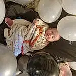 Head, Blanc, Jambe, Light, Balloon, Bambin, Party Supply, Fun, Comfort, Space, Enfant, Event, Baby, Assis, Baballe, Circle, Party, Chapi Chapo, Room, Personne