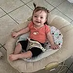 Sourire, Bras, Comfort, Jambe, Baby & Toddler Clothing, Thigh, Chair, Lap, Knee, Happy, Bambin, Baby, Leisure, Human Leg, Fun, Foot, Assis, Baby Products, Sandal, Circle, Personne, Joy