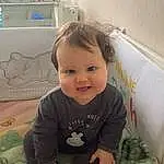 Visage, Joue, Sourire, Peau, Head, Coiffure, Yeux, Mouth, Human Body, Sleeve, Bathtub, Baby & Toddler Clothing, Bambin, Happy, Baby, Enfant, Kitchen Appliance, Personne