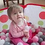 Joue, Photograph, Facial Expression, Blanc, Sourire, Baby & Toddler Clothing, Rose, Baby, Fun, Bambin, Enfant, Balloon, Party Supply, Happy, Sweetness, Event, Baby Playing With Toys, Ball Pit, Play, Personne