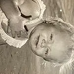 Nez, Peau, Sourire, Facial Expression, Happy, Gesture, Iris, Style, Flash Photography, Black-and-white, Fun, People In Nature, Bambin, Herbe, Noir & Blanc, Enfant, Baby, Monochrome, Sand, Laugh, Personne, Joy
