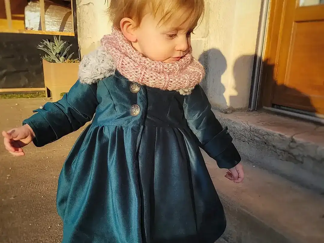 Clothing, Footwear, Joint, Peau, Shoe, Shoulder, Neck, Dress, Sleeve, Debout, Baby & Toddler Clothing, Bambin, Door, Street Fashion, Formal Wear, Sourire, Day Dress, Blond, Pattern, Electric Blue, Personne