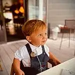 Sleeve, Flash Photography, Bambin, Fenêtre, Happy, Bois, Formal Wear, Assis, Event, Chair, Baby, Table, Enfant, Fun, Room, Baby & Toddler Clothing, Portrait Photography, Personne